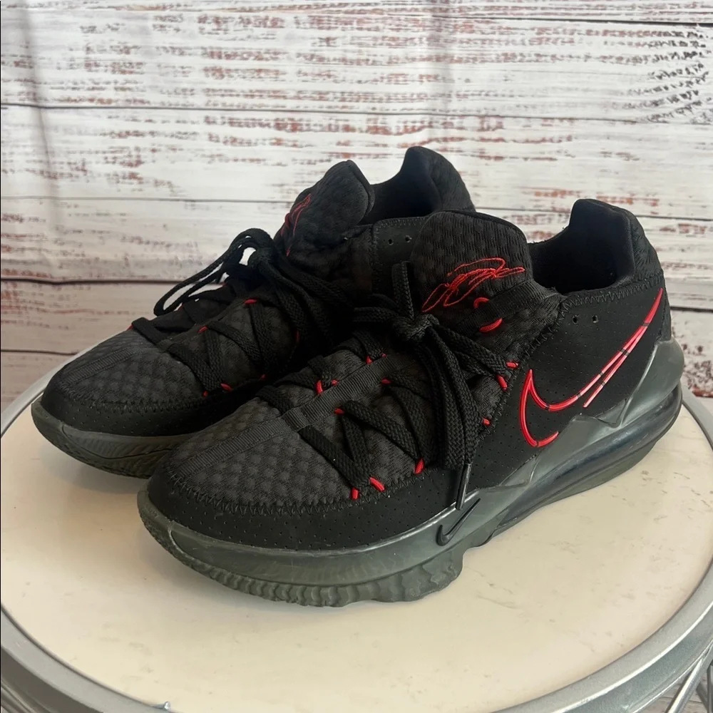 NIKE LE BRON 17 LOW BRED SHOES